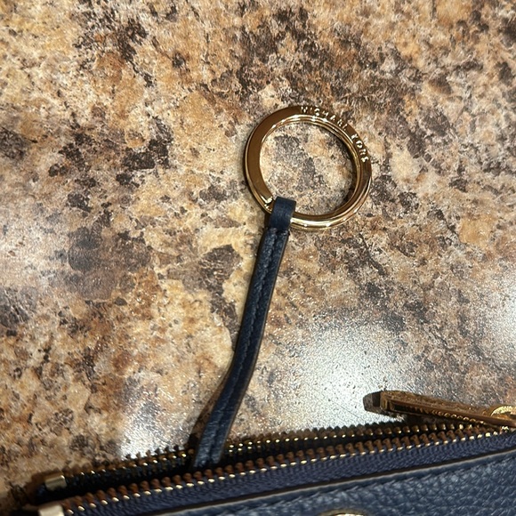 🦋Michael Michael Kors🦋Fulton leather key pouch, navy - Picture 7 of 7